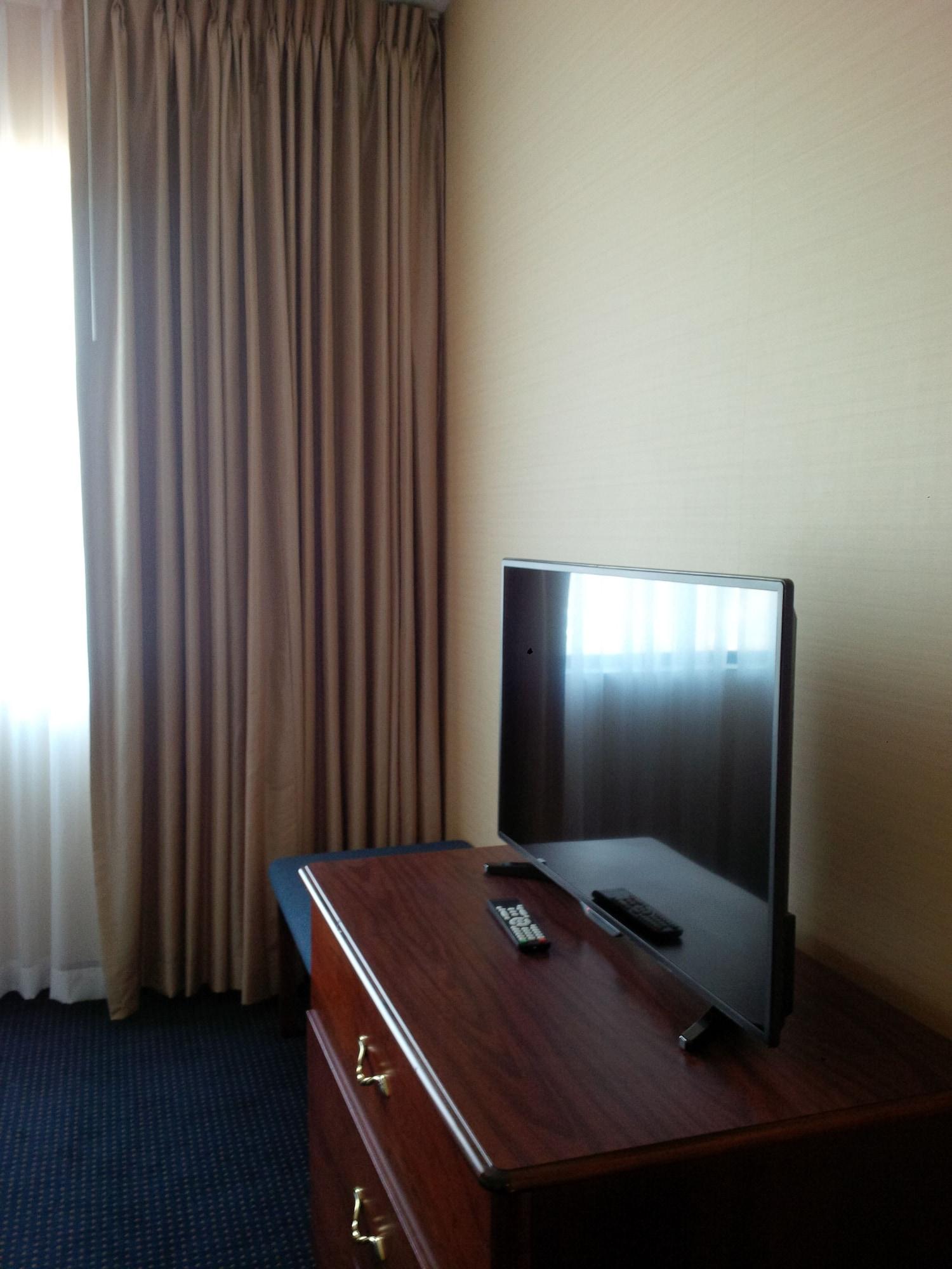 Maron Hotel & Suites Danbury Bagian luar foto