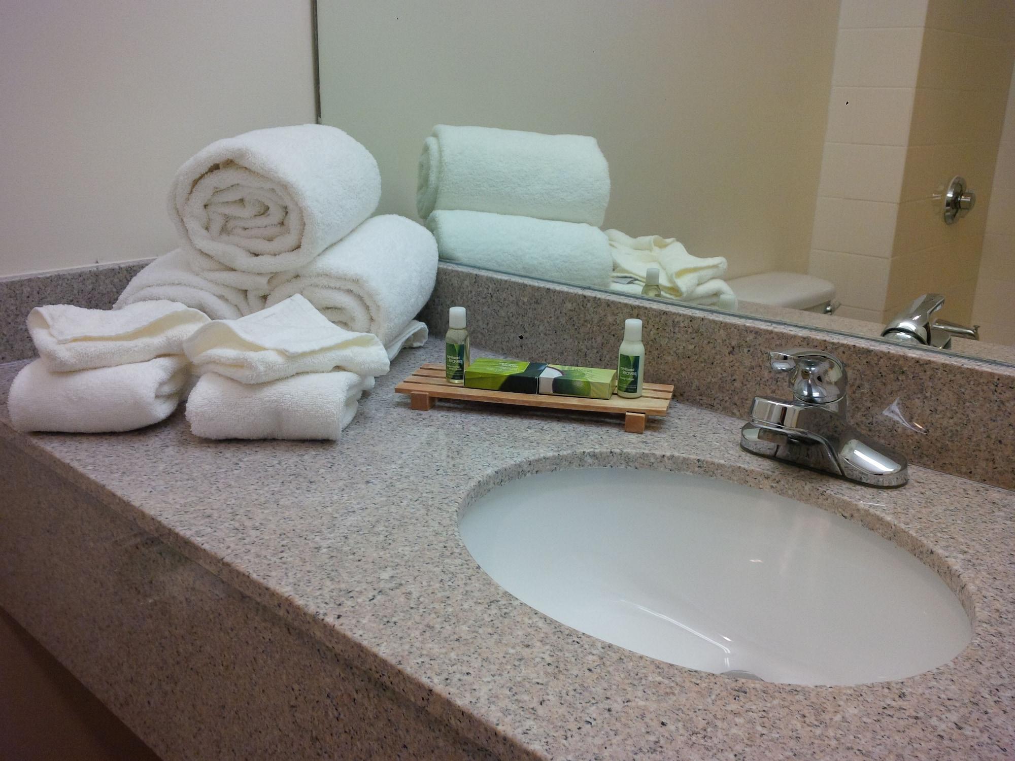 Maron Hotel & Suites Danbury Bagian luar foto