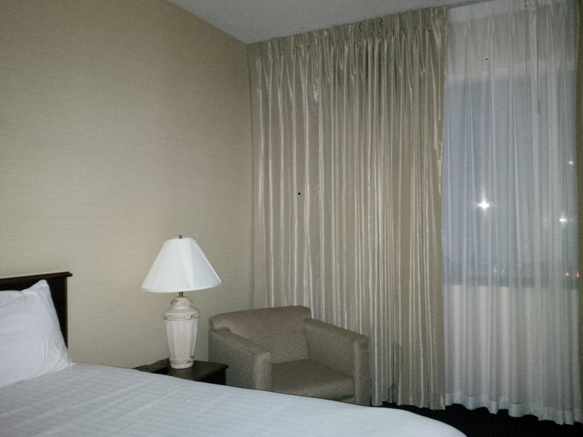 Maron Hotel & Suites Danbury Bagian luar foto