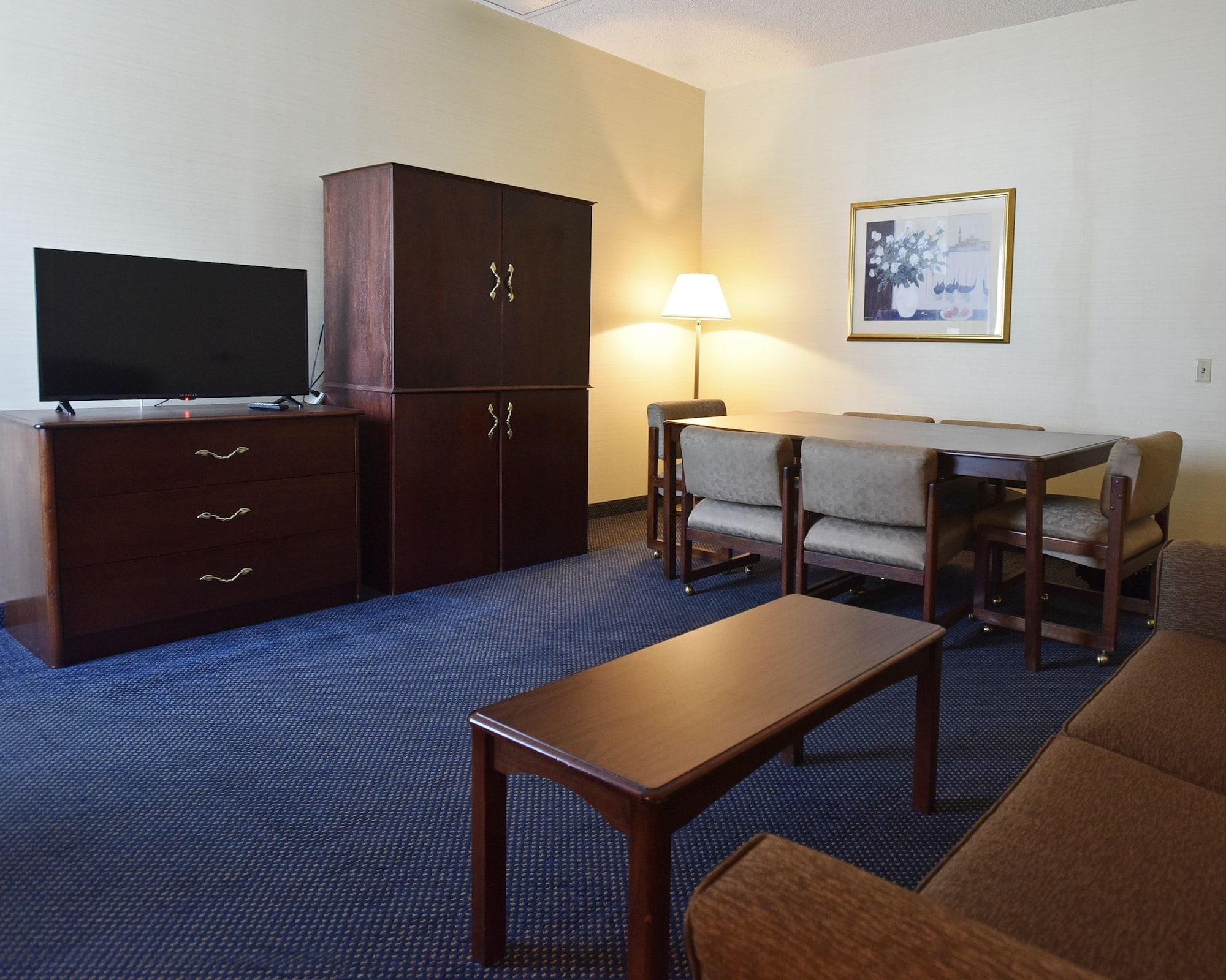 Maron Hotel & Suites Danbury Bagian luar foto