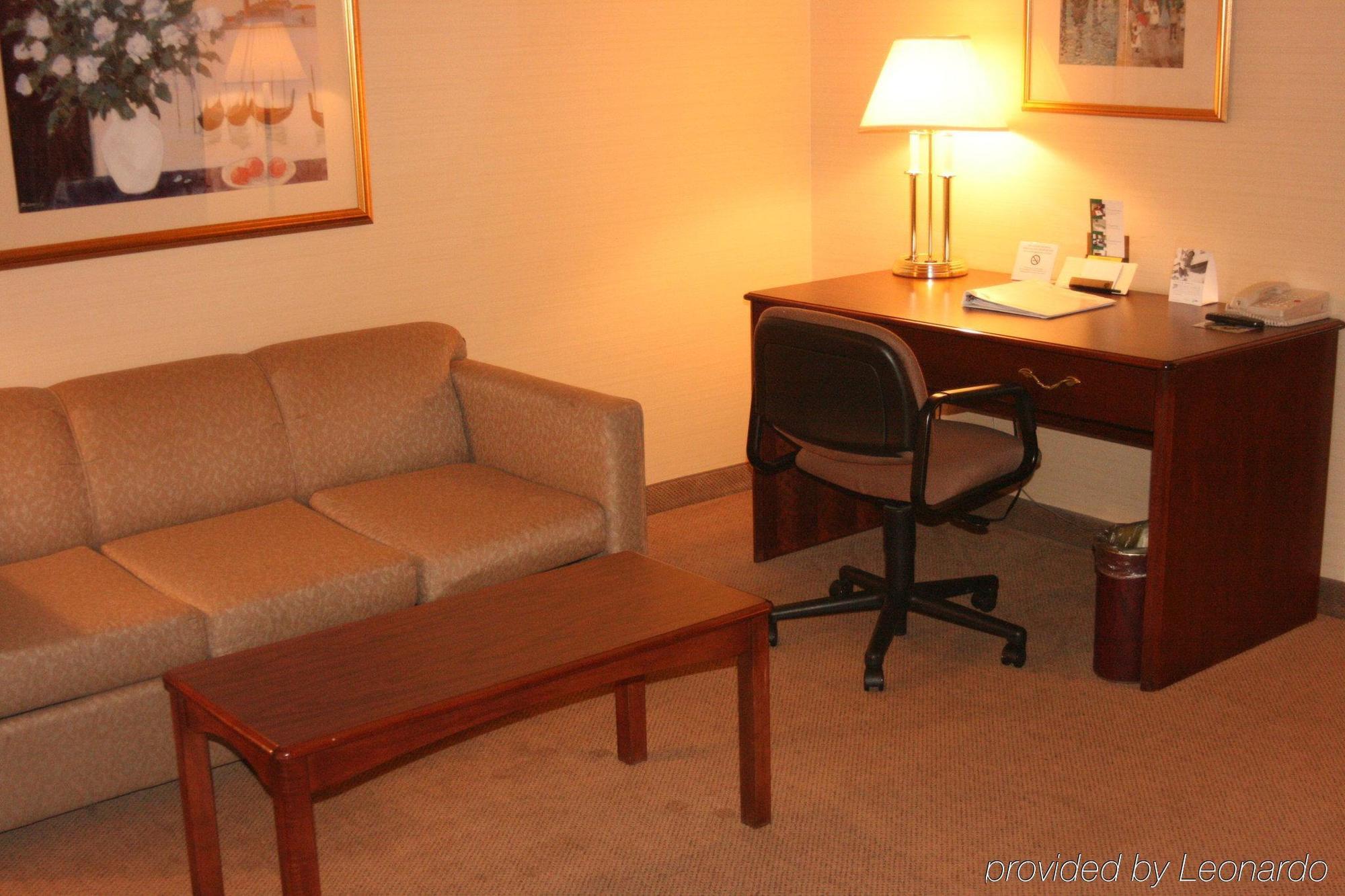 Maron Hotel & Suites Danbury Ruang foto