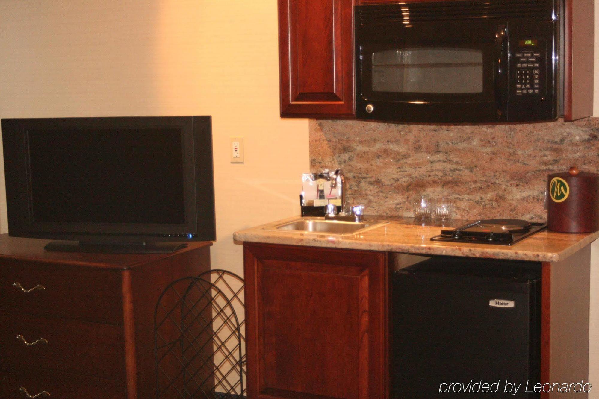 Maron Hotel & Suites Danbury Ruang foto