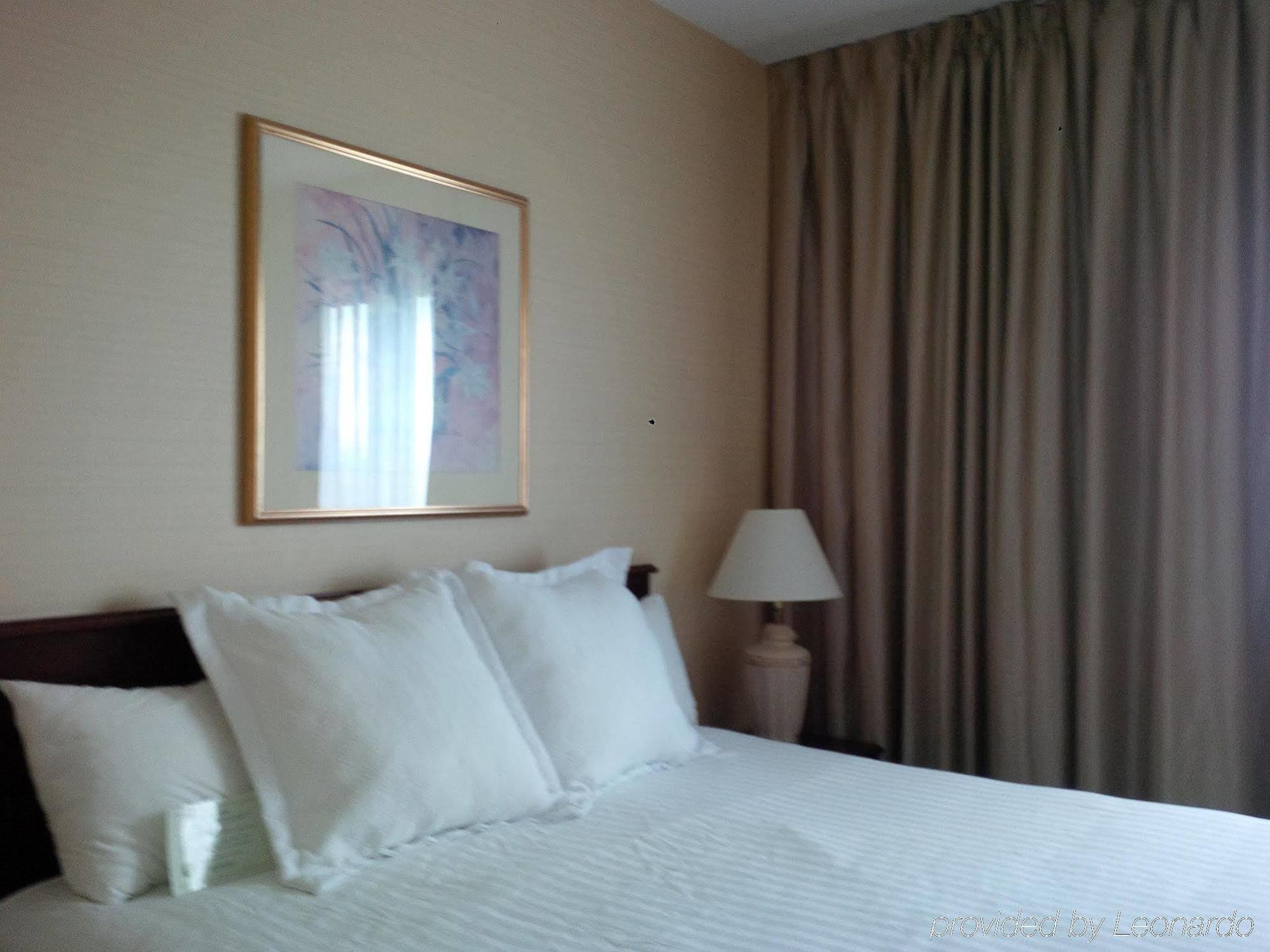 Maron Hotel & Suites Danbury Bagian luar foto