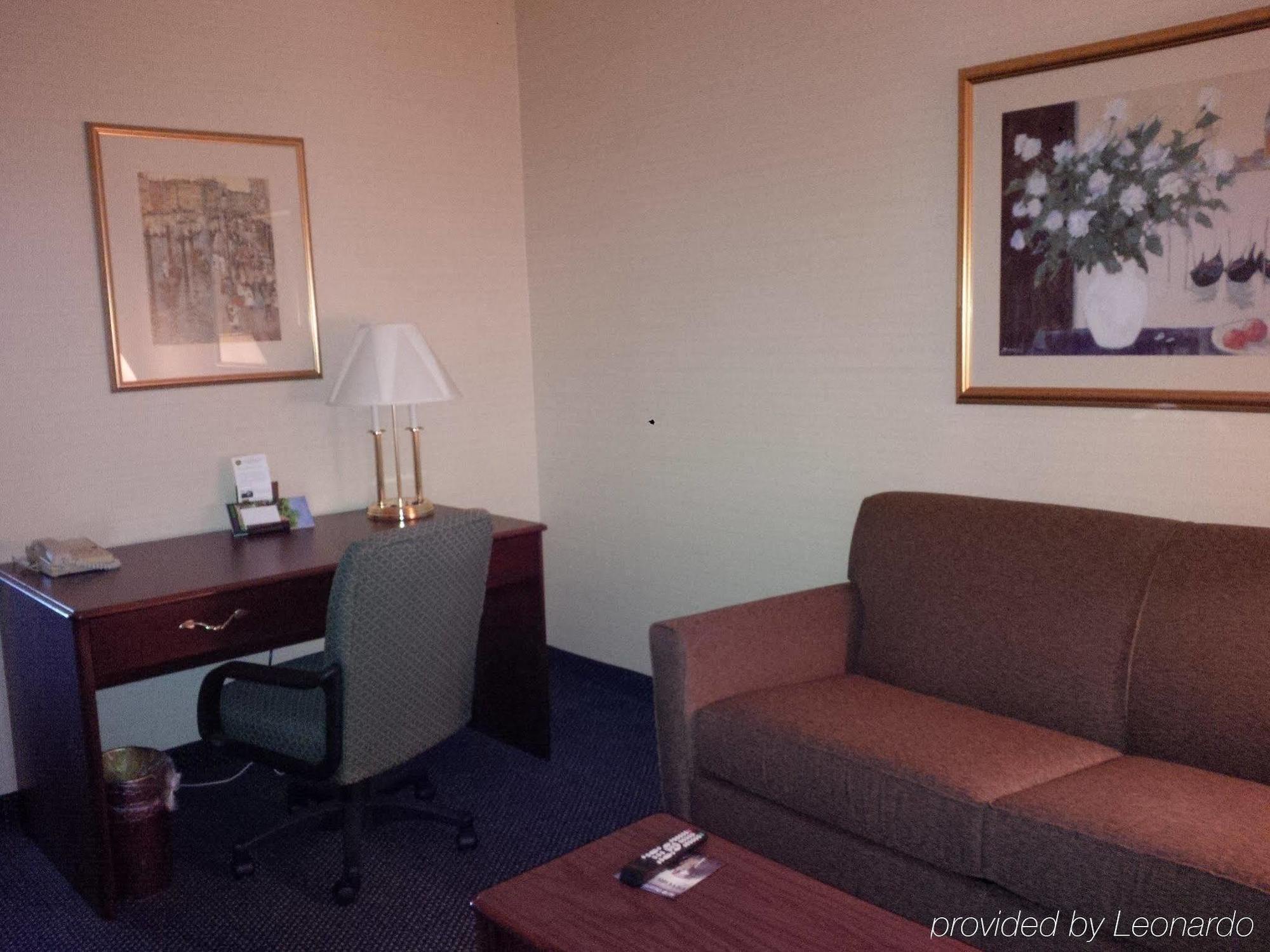 Maron Hotel & Suites Danbury Bagian luar foto
