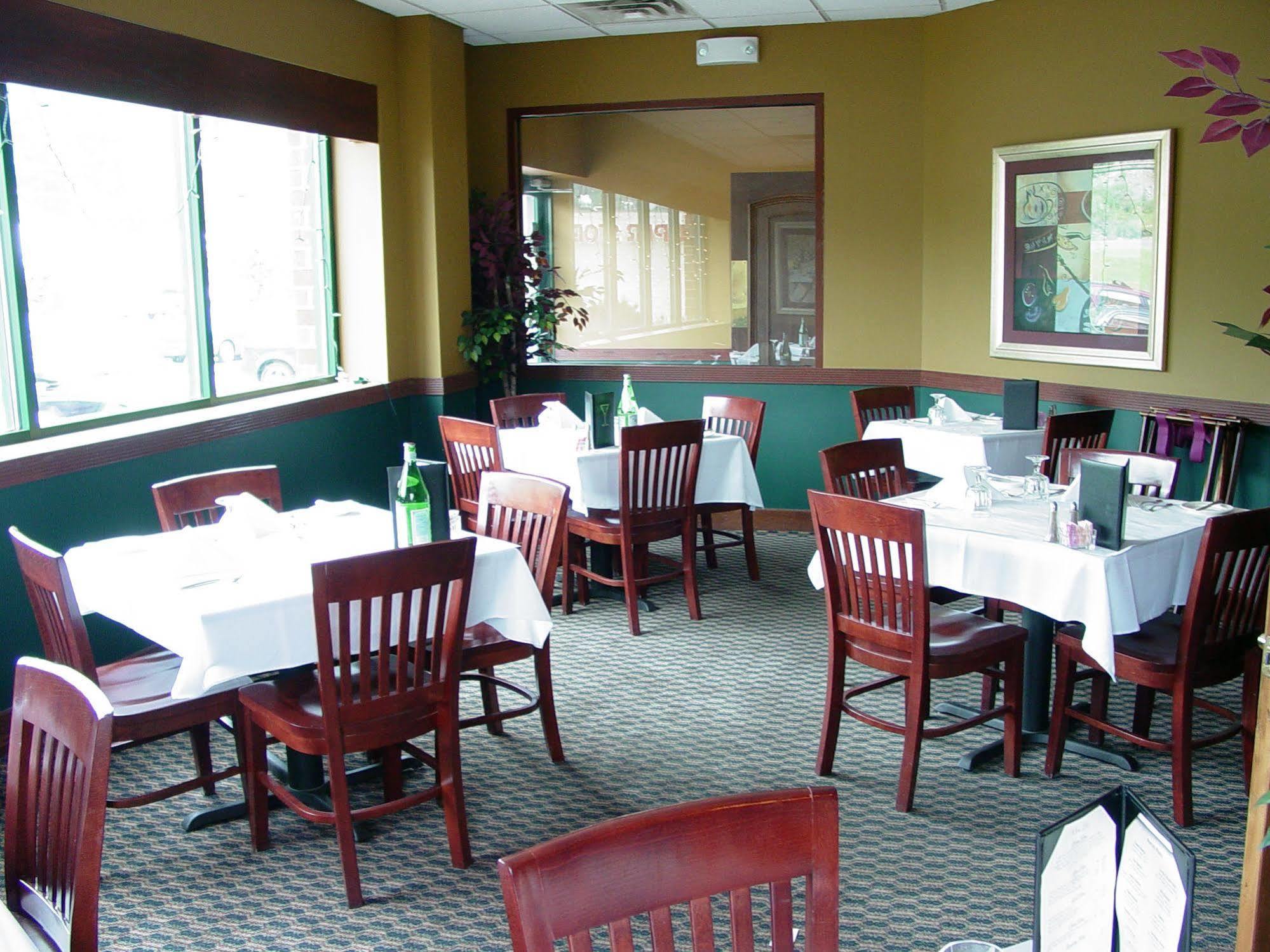Maron Hotel & Suites Danbury Bagian luar foto