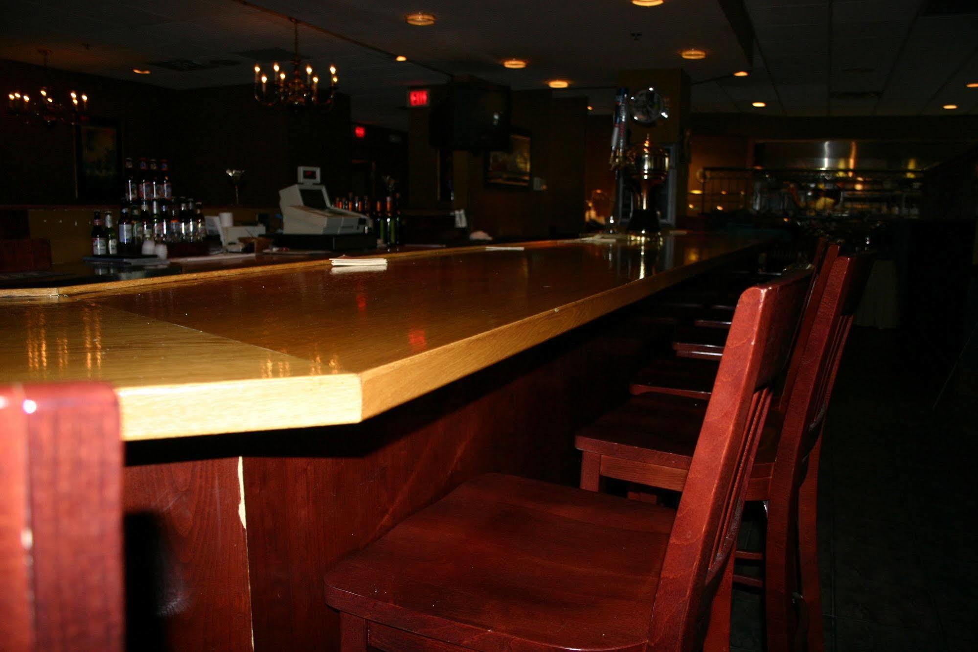 Maron Hotel & Suites Danbury Bagian luar foto