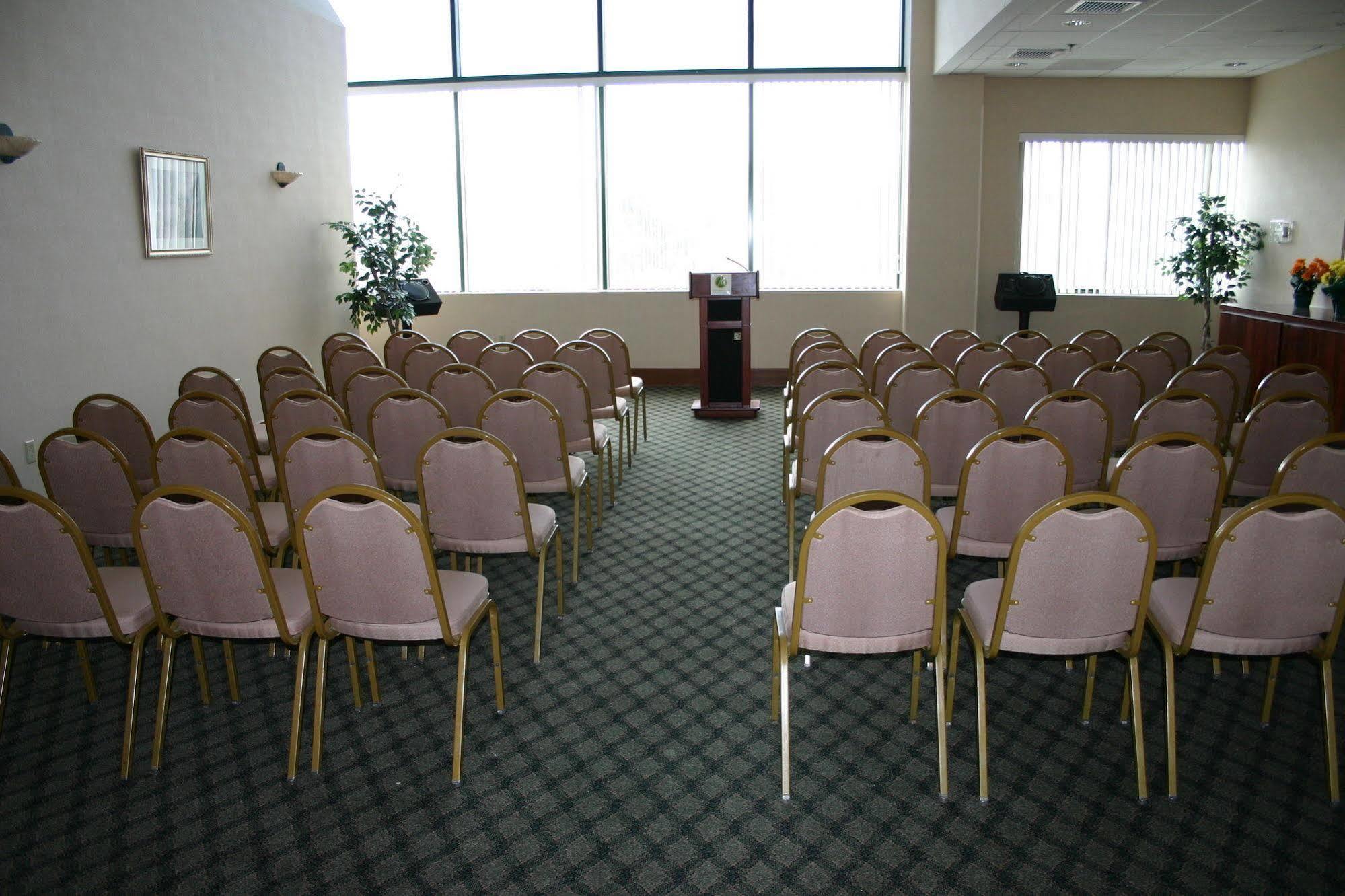Maron Hotel & Suites Danbury Bagian luar foto